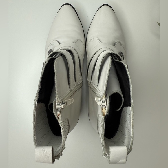 Steve Madden Bark White Leather Belted Ankle Booties Size 7.5M Streetwear Moto - Picture 7 of 15